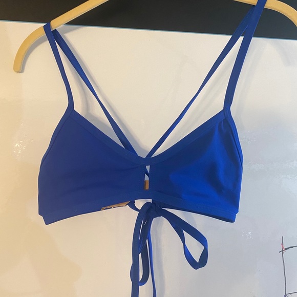 Jolyn Vent Top - Picture 3 of 5